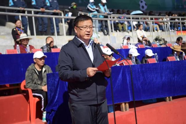 刘翔夜间发文引发热议：是归队任职还是买断离开？